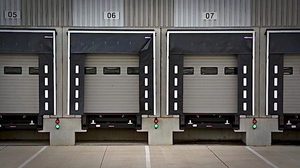 İzmir otomatik kepenk - yükleme rampası - otomatik bariyer - otomatik kepenk - seksiyonel kapı - bahçe kapı otomasyon